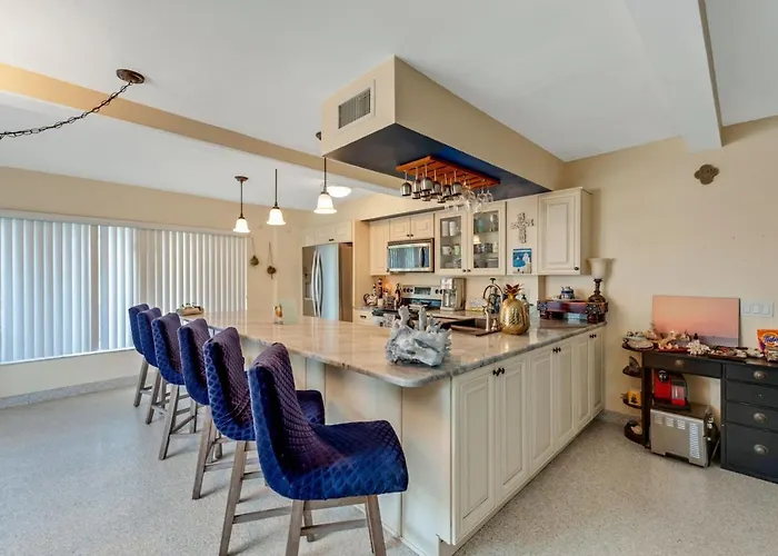 Apartment Walk To North Clearwater Beach
